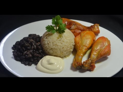 Video: Pollo Con Arroz, Frijoles Y Hierbas