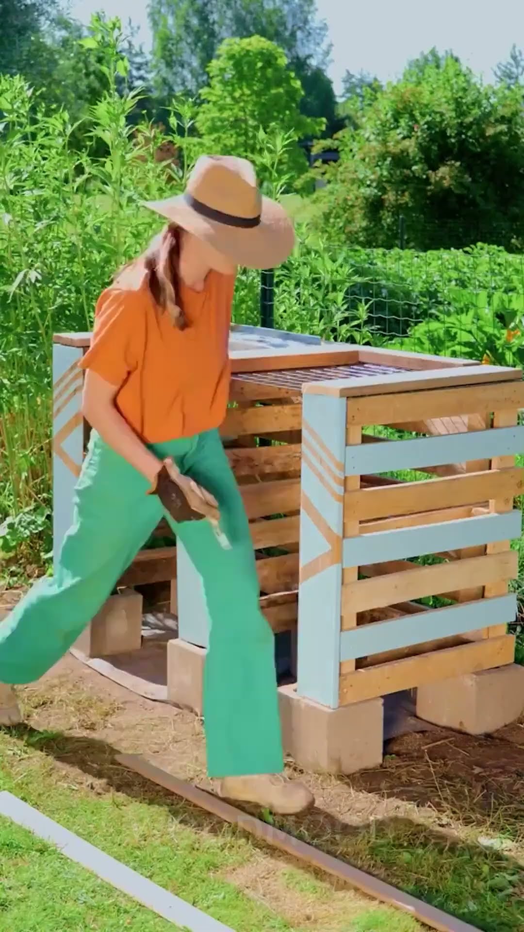 All-in-One Garden Station for Professional Gardening! ??