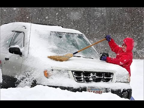 วีดีโอ: คุณจะทำอย่างไรเมื่อรถของคุณถูกปกคลุมด้วยน้ำแข็ง?