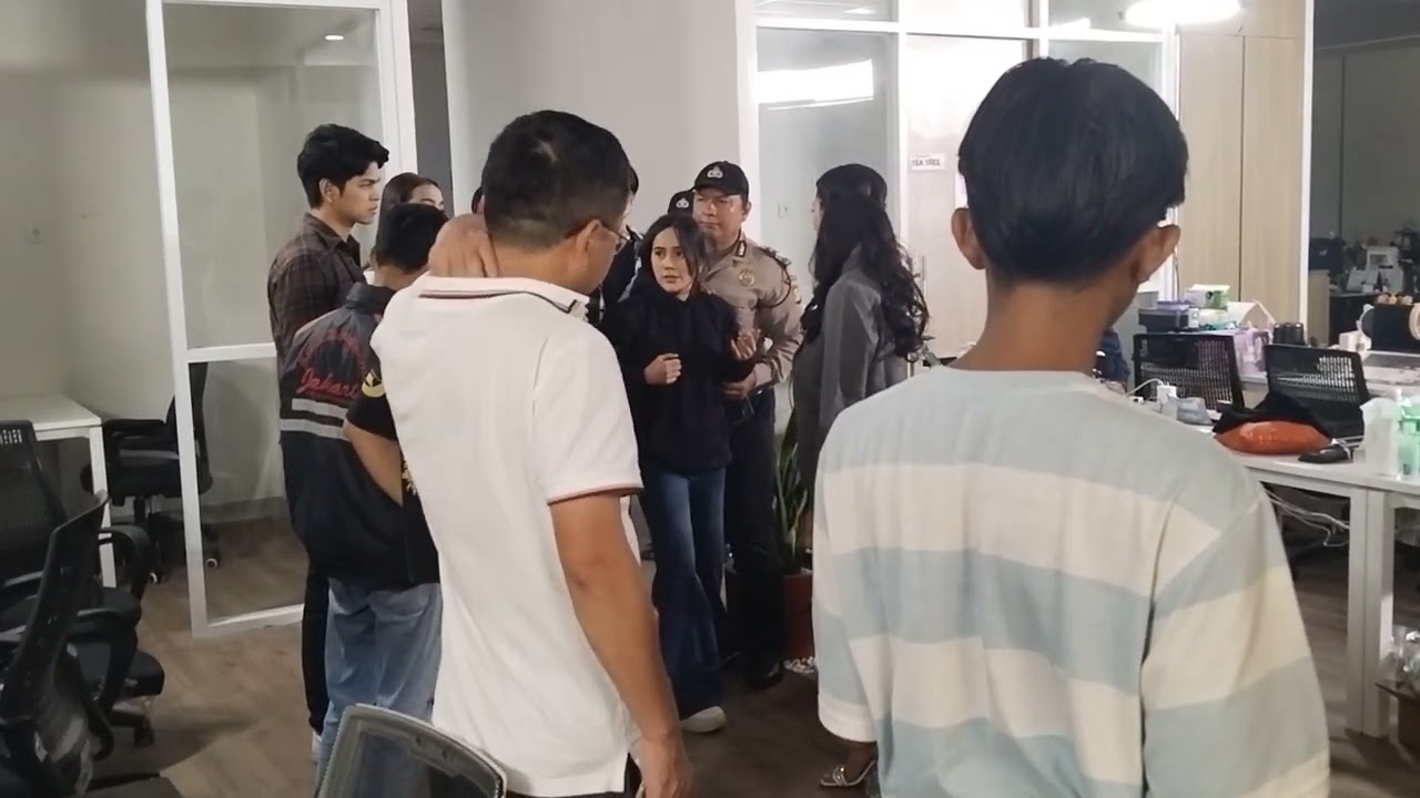 Syutingnya masih belum beres mulai bergadang lg jadi zombi 🤣😅😂