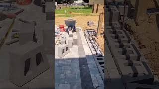 asiendo muro de retención #pavers #patio #construction