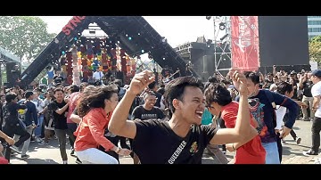 PEE WEE GASKINS - satir sarkas (WALL OF DEATH) SYNCHRONIZE FEST 2019