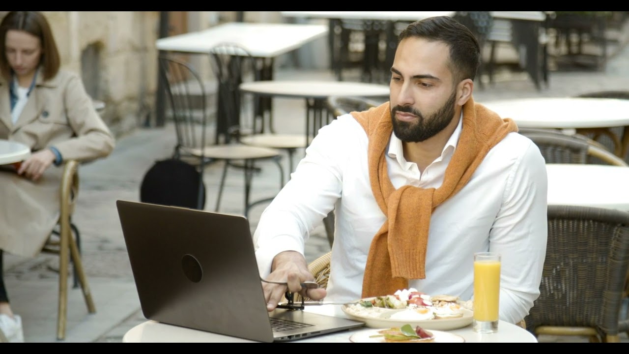 restaurant with people maintaining social distance