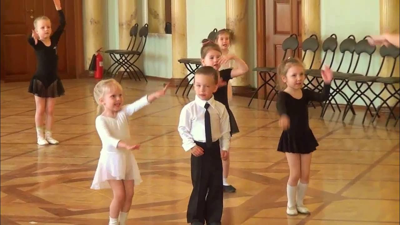 Раннее развитие танцы. Разминка бальные танцы. Танцы для детей 4-5 лет не сложные но крутые видео учить. Танцы для малышей 2 лет видео. Ювента школа танцев.