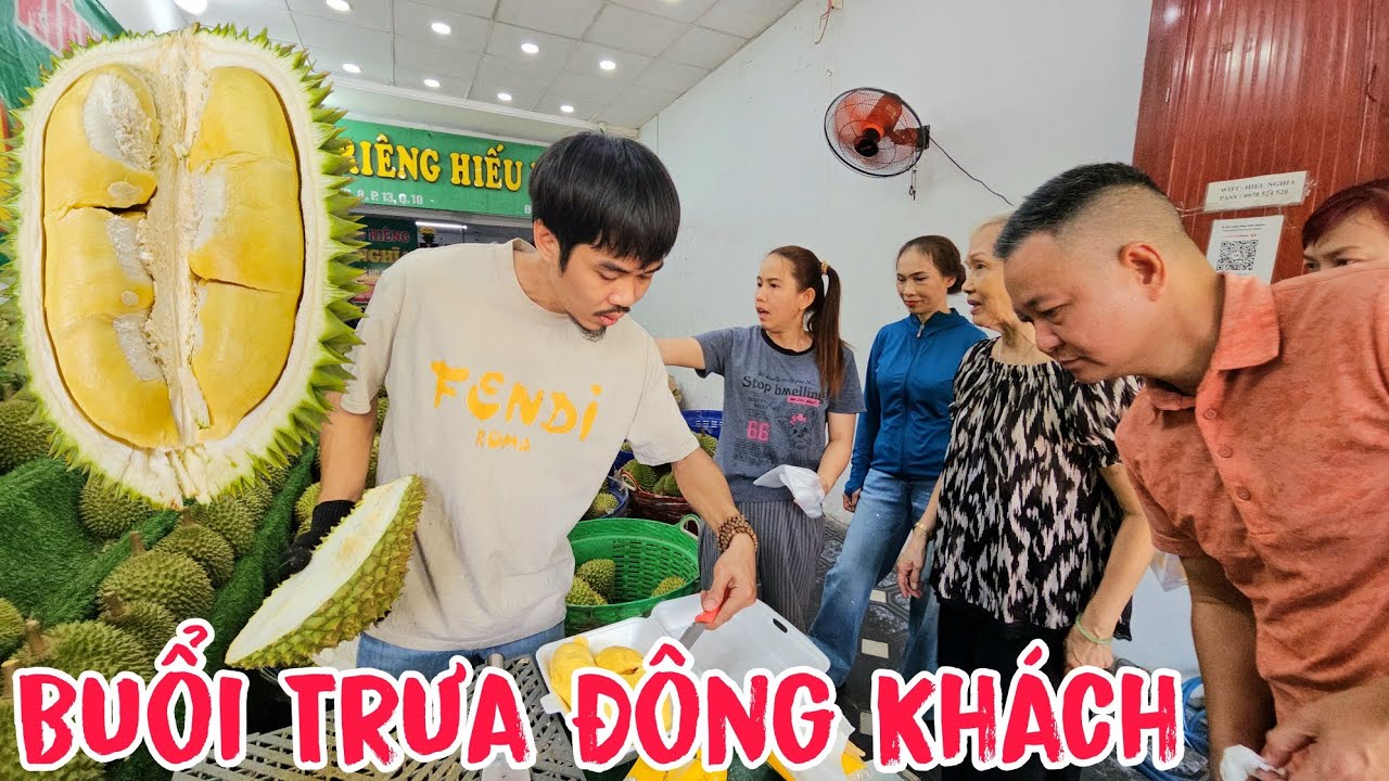 Bất Ngờ Buổi Trưa Đông Nghẹt Khách Dũng Khui Sầu Riêng Cơm Vàng Nhìn PHát Thèm