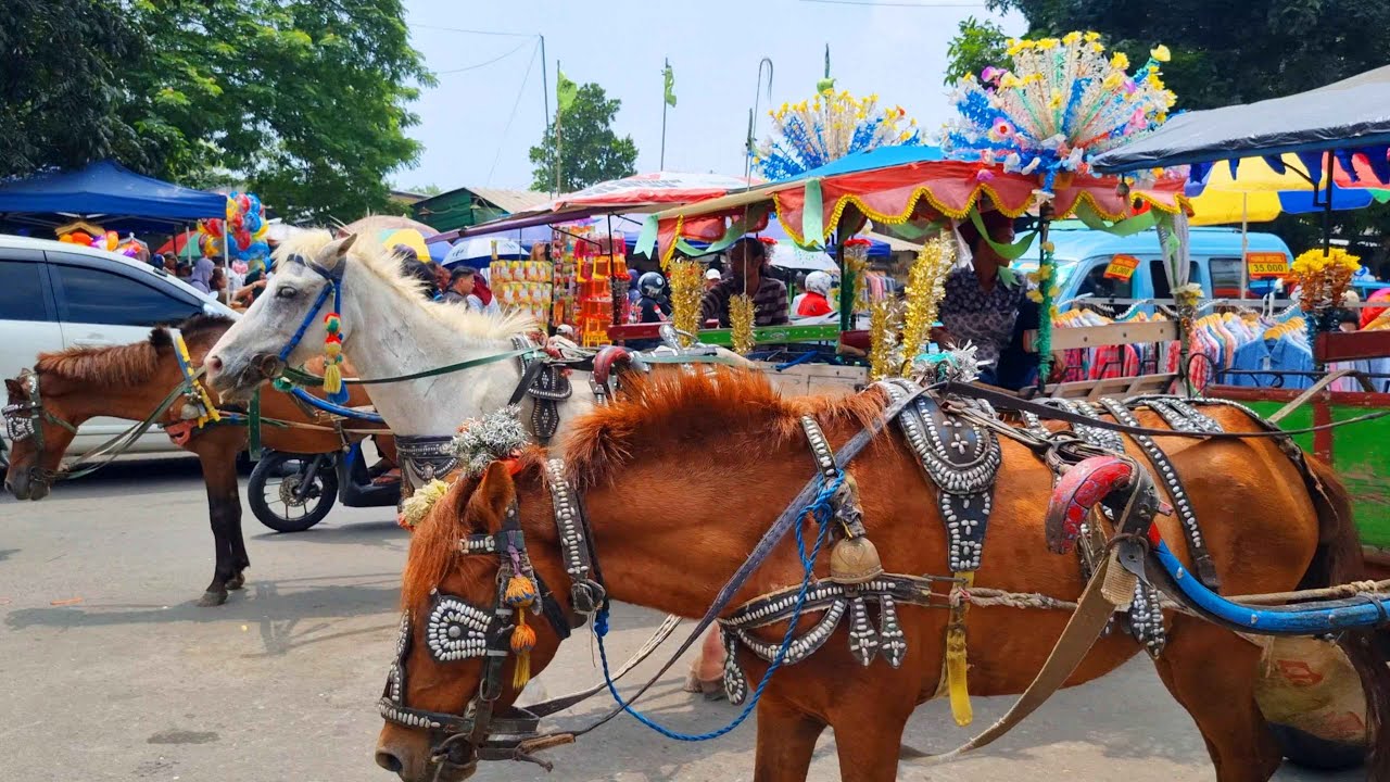 KUDA ONDEL² BADUT JOGET LAGU DJ NAIK DELMAN ISTIMEWA DAN TOPI SAYA BUNDAR I رُكُوْبُ الخَيْلِ