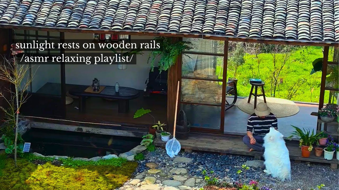 Солнечный свет лежит на деревянных рельсах - /плейлист с расслабляющей музыкой/
