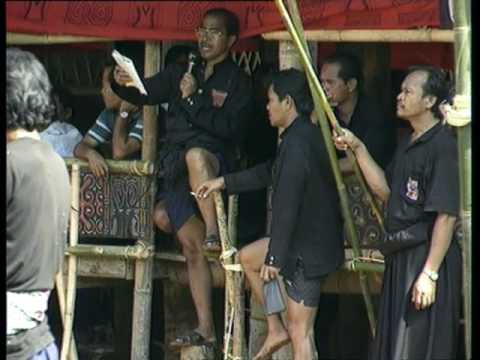 Vidéo: Le Peuple Indonésien De Toraja A Organisé Une Autre Fête De 