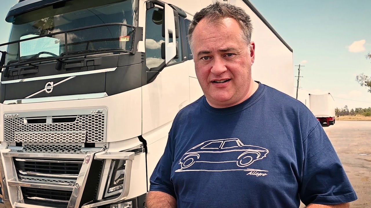 Driving a massive Aussie Road Train | Commercial Motor | A Week In Trucks -  YouTube