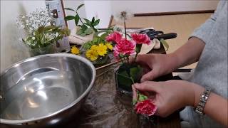 母の日：小さなカーネーションアレンジメント_1/3