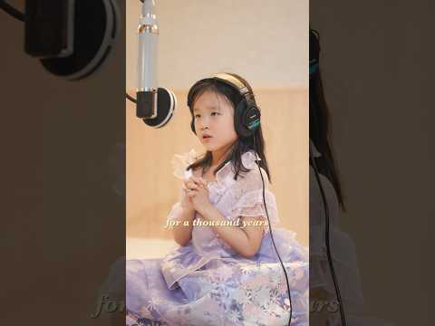 6-year-old singing A Thousand Years💜