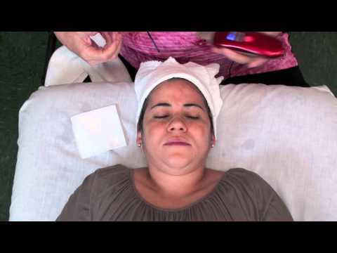 Video: Grožio aparatas – Ultragarsinis veido valymas – Fonoforezė – Jonoforezė – Pakėlimas – Valymas Beauty Gun 31925006