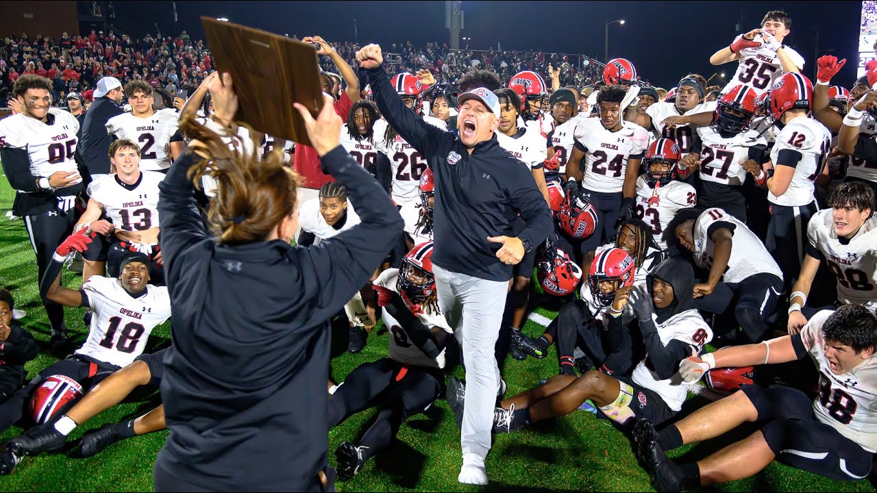 Watch Opelika football celebrate after advancing to Super 7