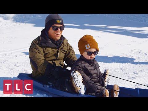 Zach and Jackson Go Sledding! | Little People Big World