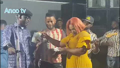 ALABI PASUMA AND LAIDE BAKARE DANCE TOGETHER ON STAGE