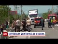 Instructor auto, spulberat de o mașină când mergea cu motocicleta. A fost aruncat în aer