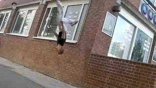 Anders wall flip splitted legs