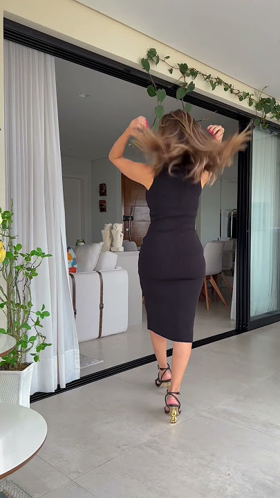 Pra chegar, chegando! Vestido curto em modal, sensual na medida.