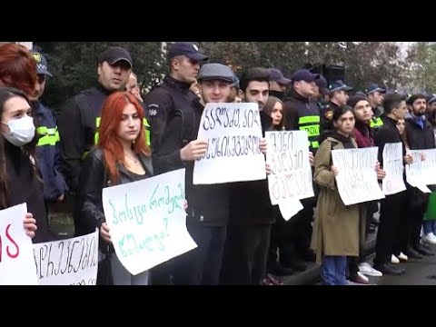 \"კალაძე, აიღე პასუხისმგებლობა და გადადექი\" , \"კორუფცია კლავს! - აქცია მერიასთან