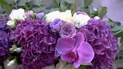 Wedding decoration in purple and gold color