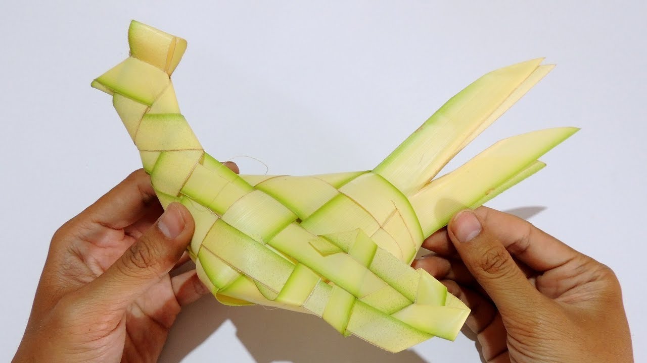 Cara Membuat Ketupat Ayam Bangkok Besar Dari Daun Kelapa - Kreasi Janur