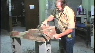 BRICKLAYINGSCHOOL.COM Lesson 5 Corner Brick Leads on Mud Board Using your eye only