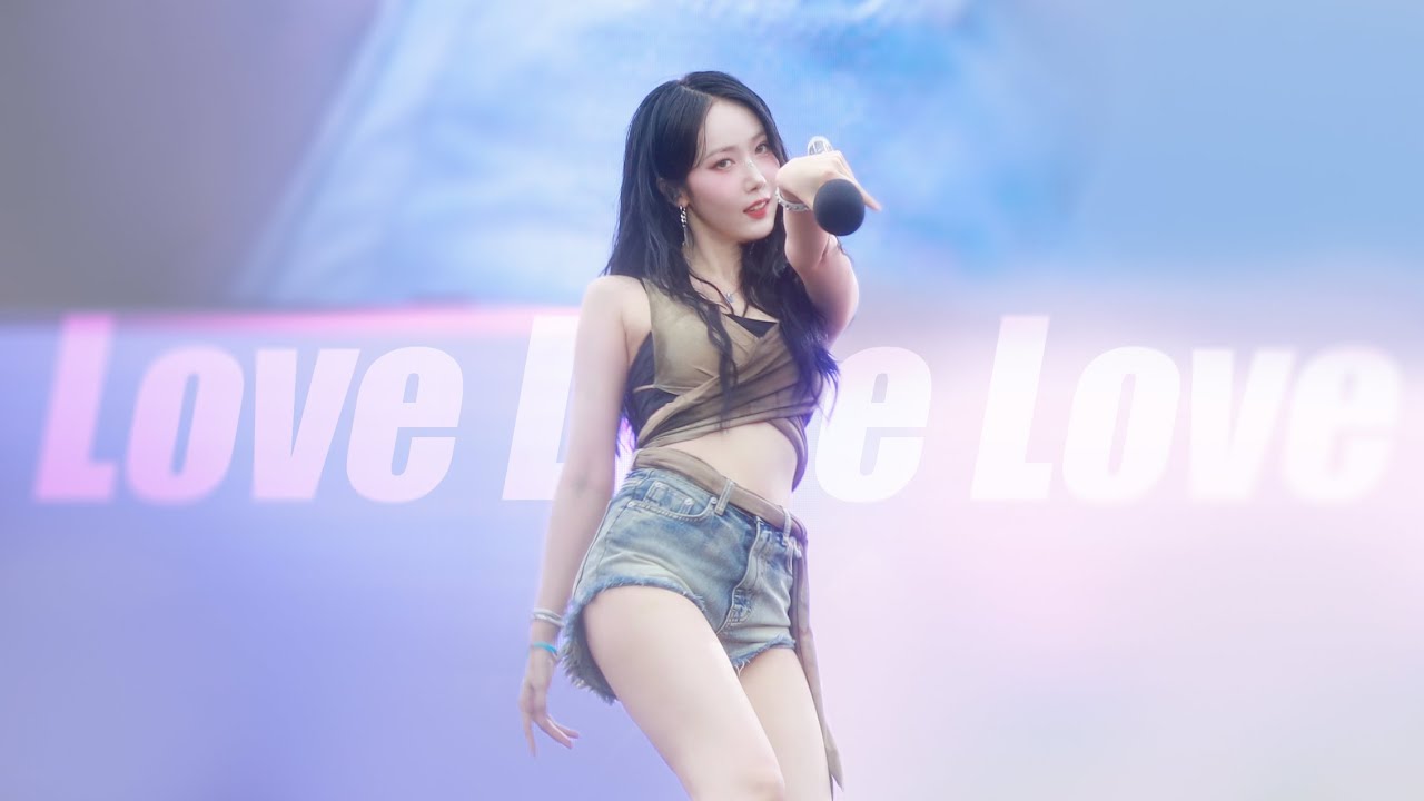 [직캠] 240824 비비지(VIVIZ) - 신비(SINB) - 'Love Love Love' @ SG Waterbomb 2024 - Fancam