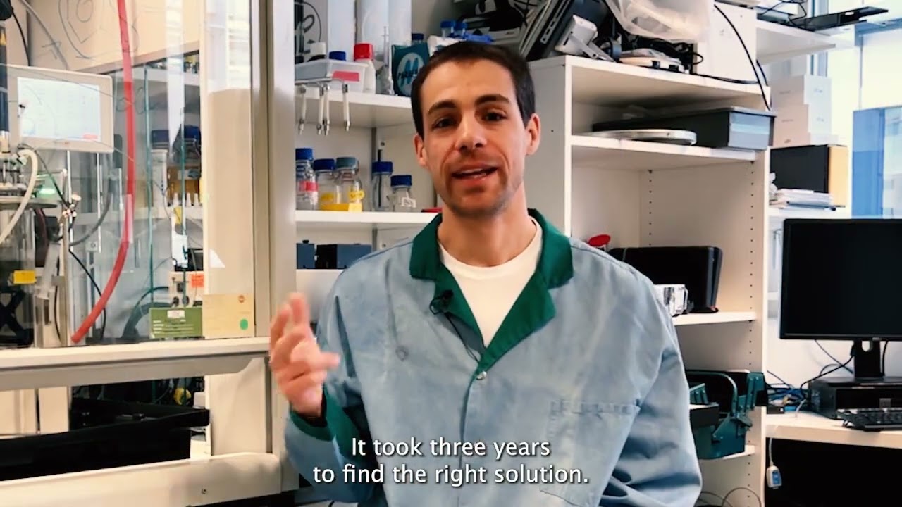 Improving the environmental footprint of the textile industry: Bio-indigo for blue jeans