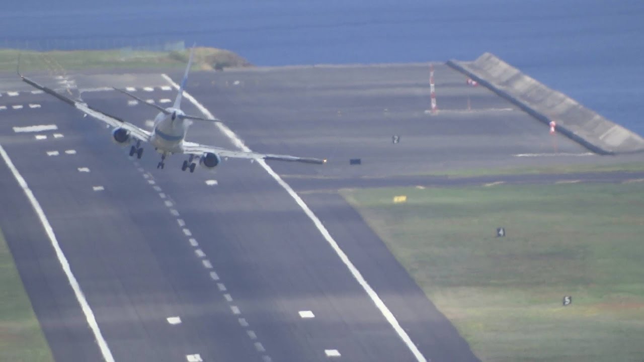 FLIGHT SIMULATOR 2020 LANDING in MADEIRA - YouTube
