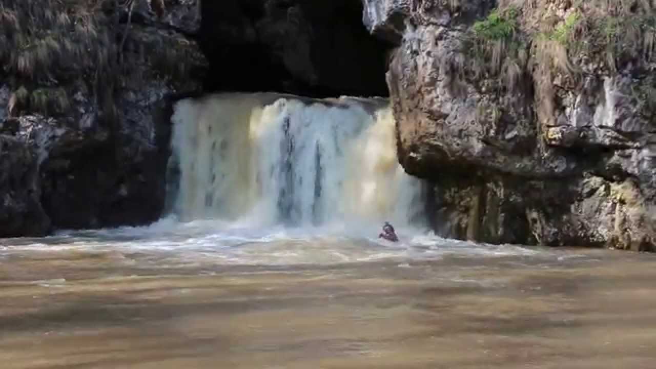 Водопад атыш на машине