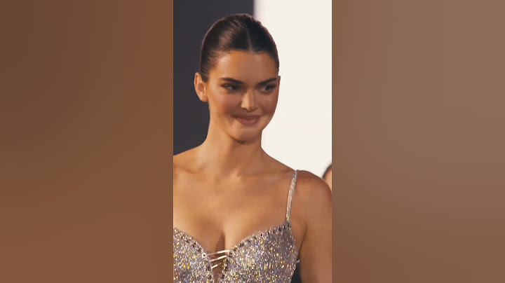 Kendall Jenner✨𝚠𝚊𝚕𝚔𝚒𝚗𝚐 for L'Oreal Paris Fashion Week