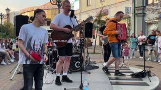 В Питере Пить! (In St. Petersburg - To Drink) Красивый Кавер На Улице! Ждем Повторения Этим Летом!