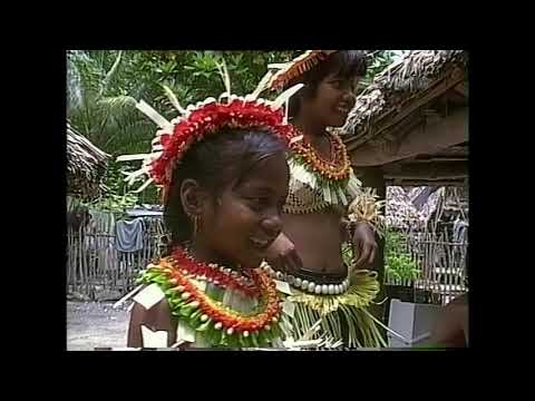 New Zealand Bahá í Artist Robin White Admires Kiribati Culture Especially Where Women Are Concerned