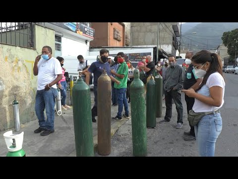 Calvario por oxígeno para enfermos de covid-19 en Venezuela | AFP