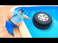警察を演じるふりをする-車輪がプールに落ちた