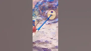 صوت عرق الذهب الخام على الصخور 