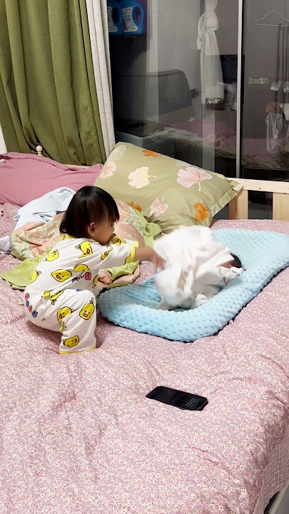 Tao Jie knows to cover her brother with a blanket when she is going to sleep! I really hope that sh