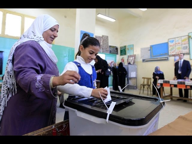 تحديث: مصر تصوّت على مسودة دستور مثيرة للجدل