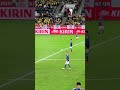 スプリンクラー暴発に呆れる南野拓実