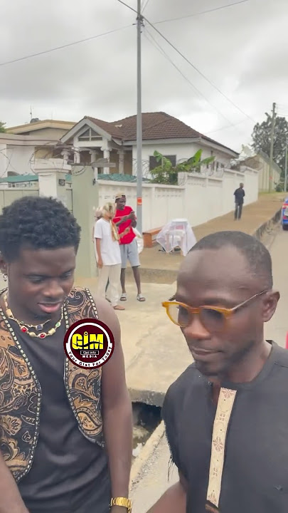 Kuami Eugene and Okyeame Kwame at the residence of late Daddy Lumba to sympathise with the family