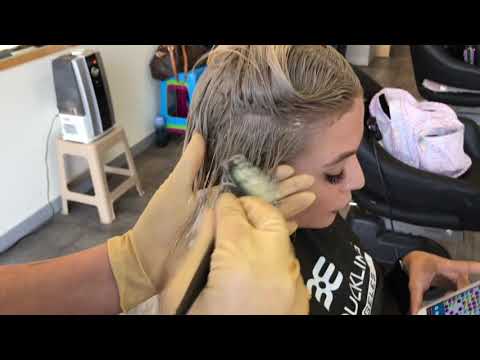 Video: 3 eenvoudige manieren om asblond haar van geel te krijgen