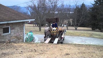 Unloading my 1968 Cub Cadet 147 with Loader