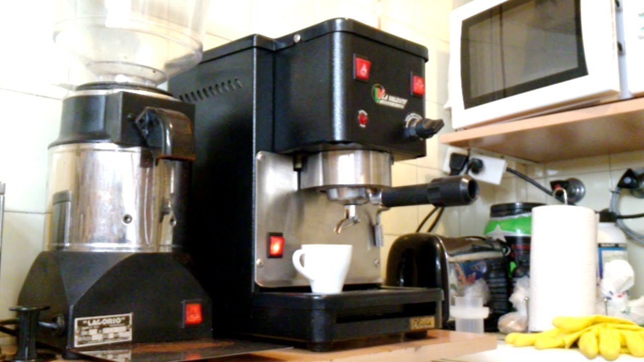 cafetera la valente olivia - YouTube