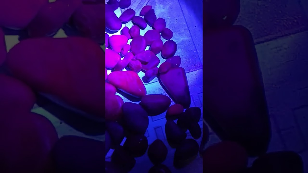 💎 Real Footage: Sapphire Under UV Light – The Hidden Glow 💙✨