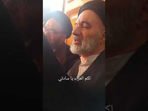 رجل كبير انحنى لي قبل يد السيد محمد رضا فرد عليه سماحة السيد لا عفوا ارجوك عمي