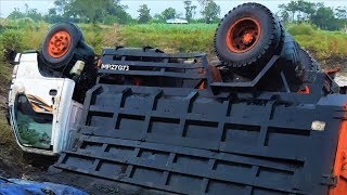 Dump Truck Accident Tip Over Recovery By Excavator Kobelco Sk200