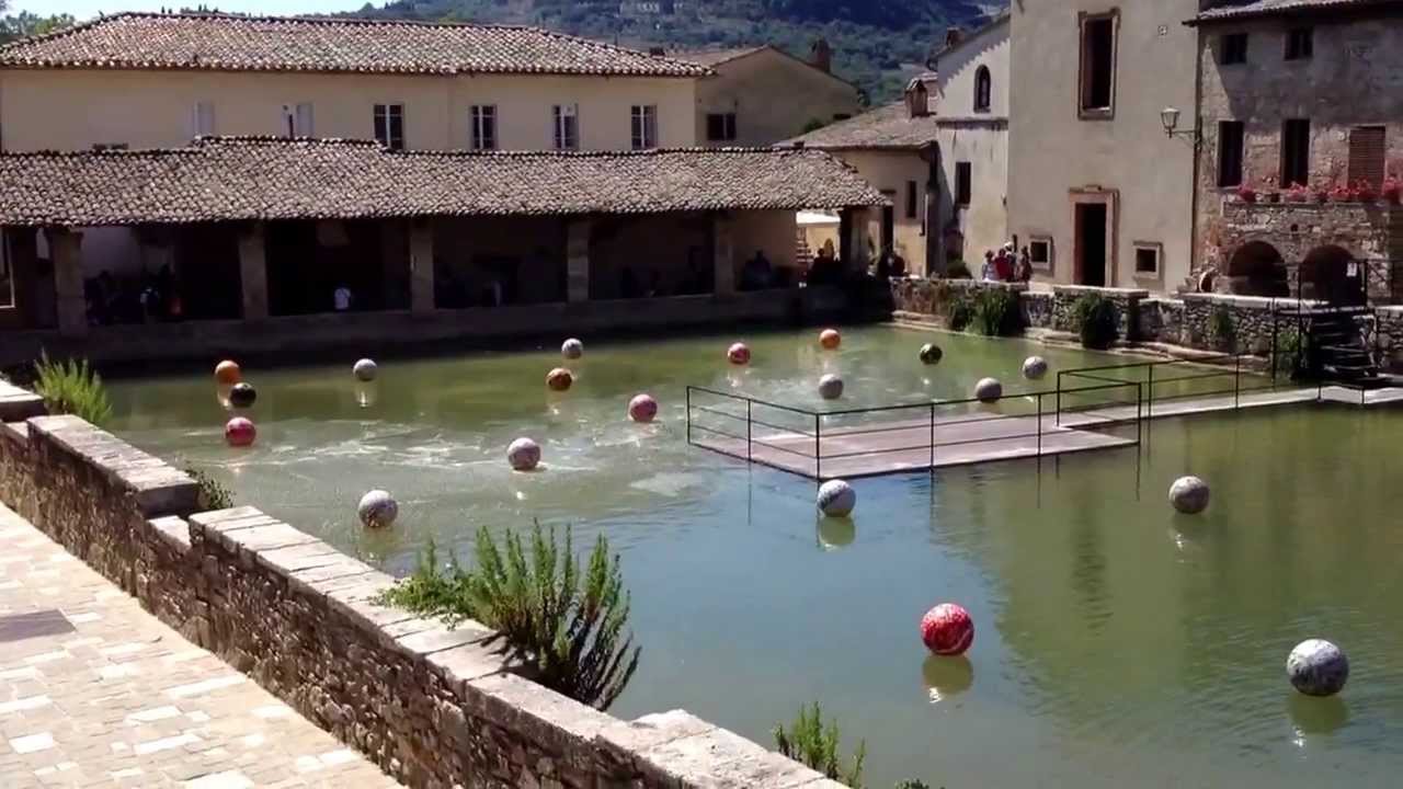 La Piazza Di Bagno Vignoni Toscana Siena Con Acqua Termale