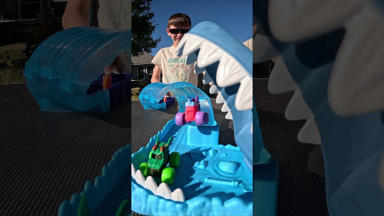 Mini Megalodon Race and Chomp Playset