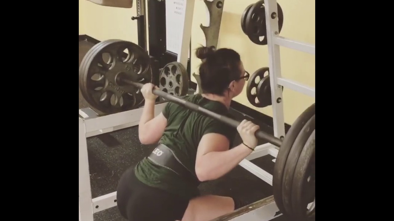 Buff chick squatting 315
