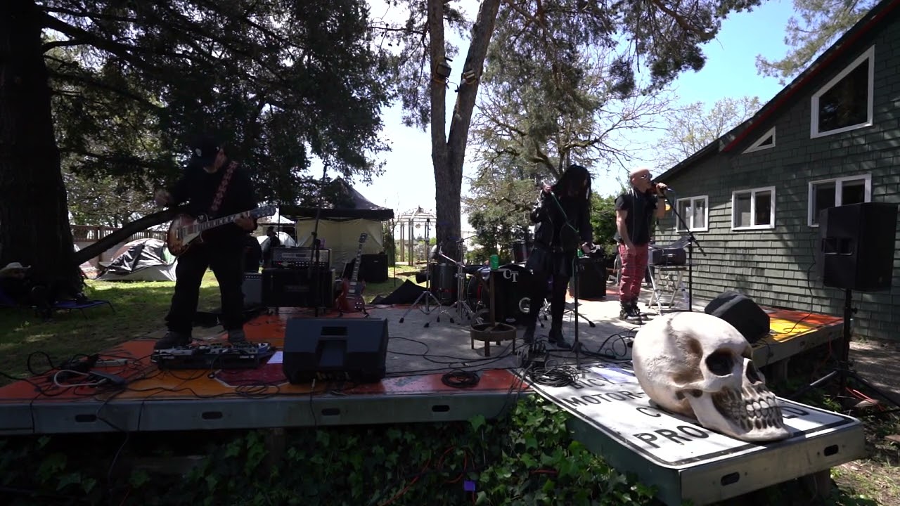 PTYL vs DEMONCAST - Mirror box - live @ Cornhole ranch - 4/16/2023